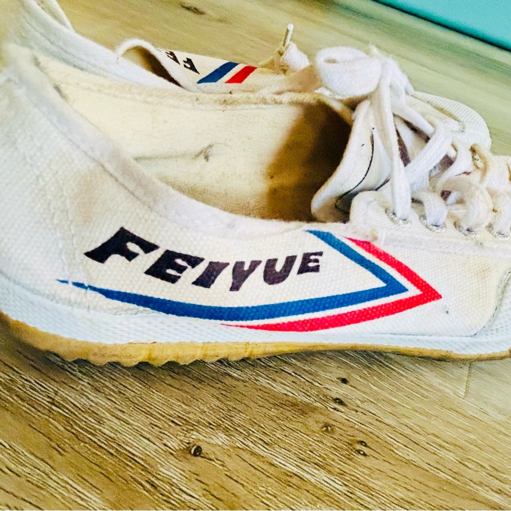Feiyue Canvas Cream Running Shoes with Red and Blue Stripes - Size EU 40